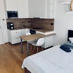 Business Apartment *